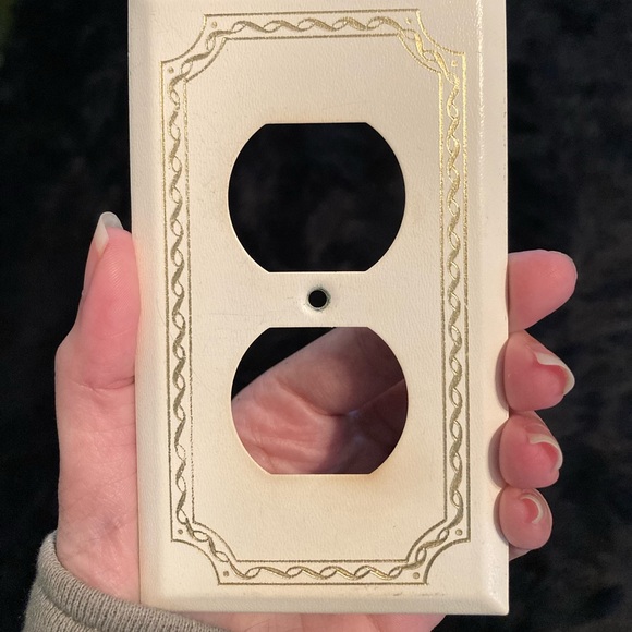 Vintage Wall Outlet Cover Plate - Picture 5 of 5